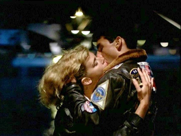 Tom Cruise và Kelly McGillis cực kỳ đắm đuối trong bộ phim rất thành công năm 1986 - Top Gun
